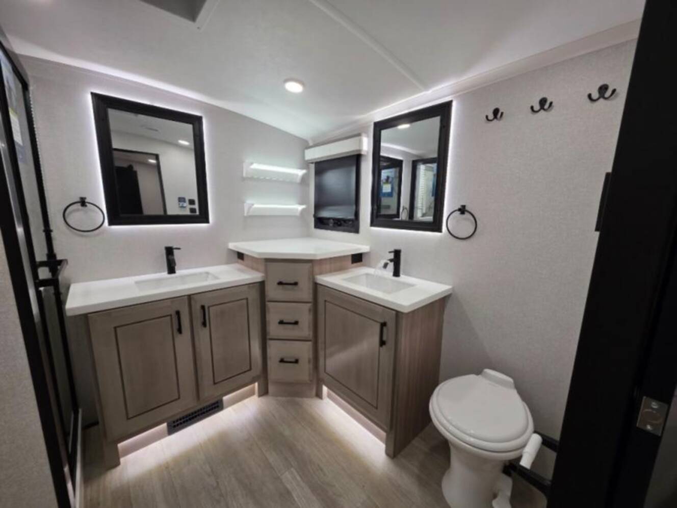 A photo of this 2026 Jayco Pinnacle 39FLOK