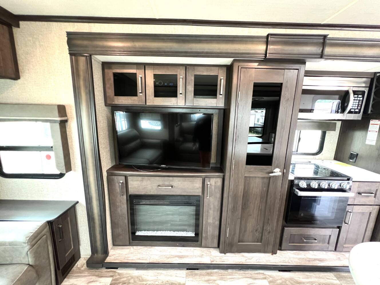 A photo of this 2022 Grand Design Reflection 315RLTS