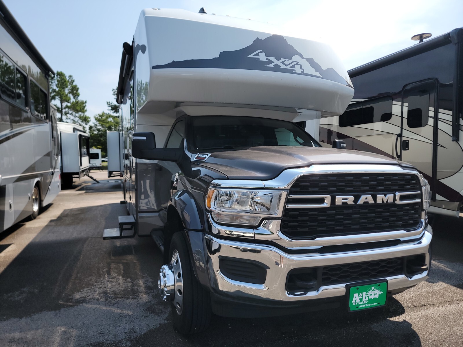 2025 Dynamax Isata 5 30FW in christiana TN