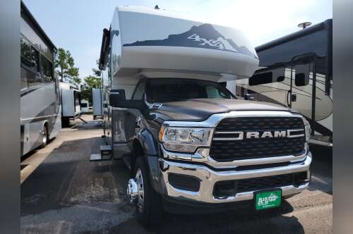 2025 Dynamax Isata 5 30FW in christiana TN