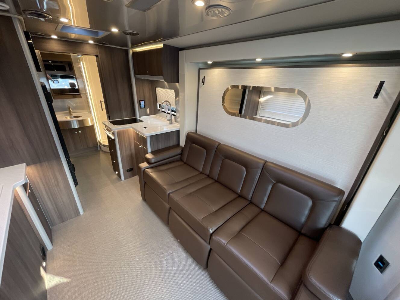A photo of this 2022 Airstream ATLAS MURPHY SUITE