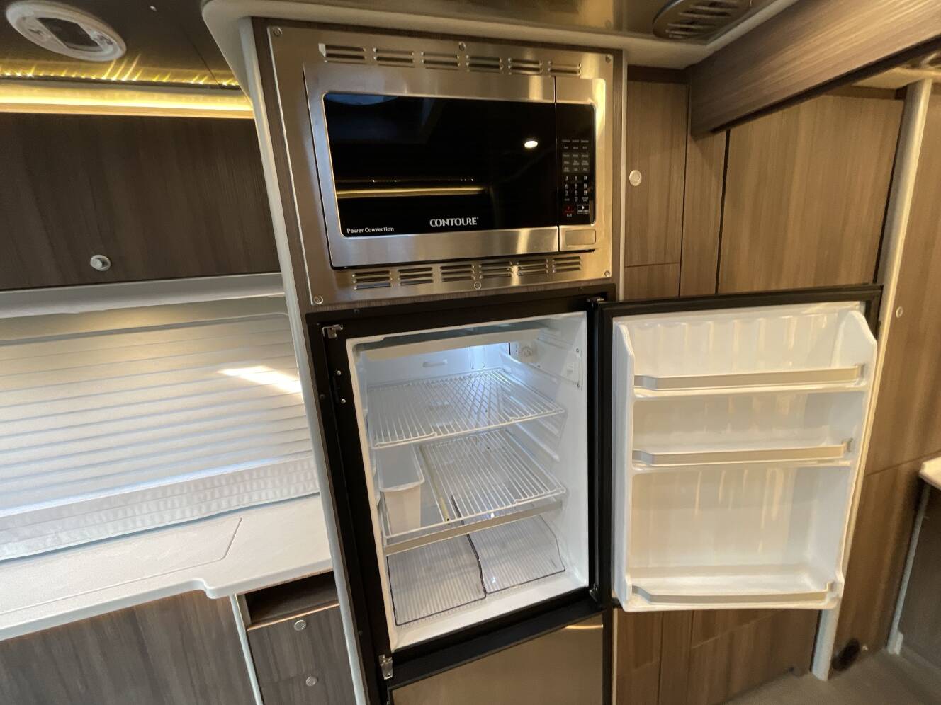 A photo of this 2022 Airstream ATLAS MURPHY SUITE