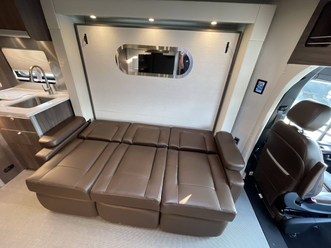 A photo of this 2022 Airstream ATLAS MURPHY SUITE