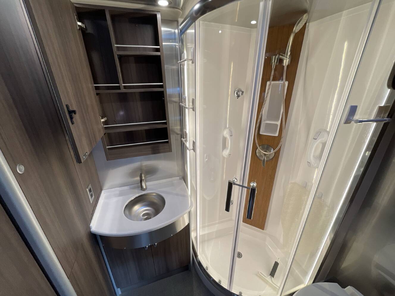 A photo of this 2022 Airstream ATLAS MURPHY SUITE