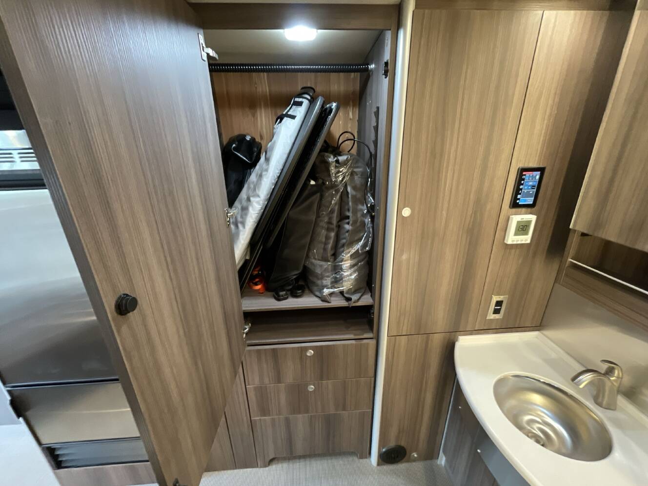 A photo of this 2022 Airstream ATLAS MURPHY SUITE