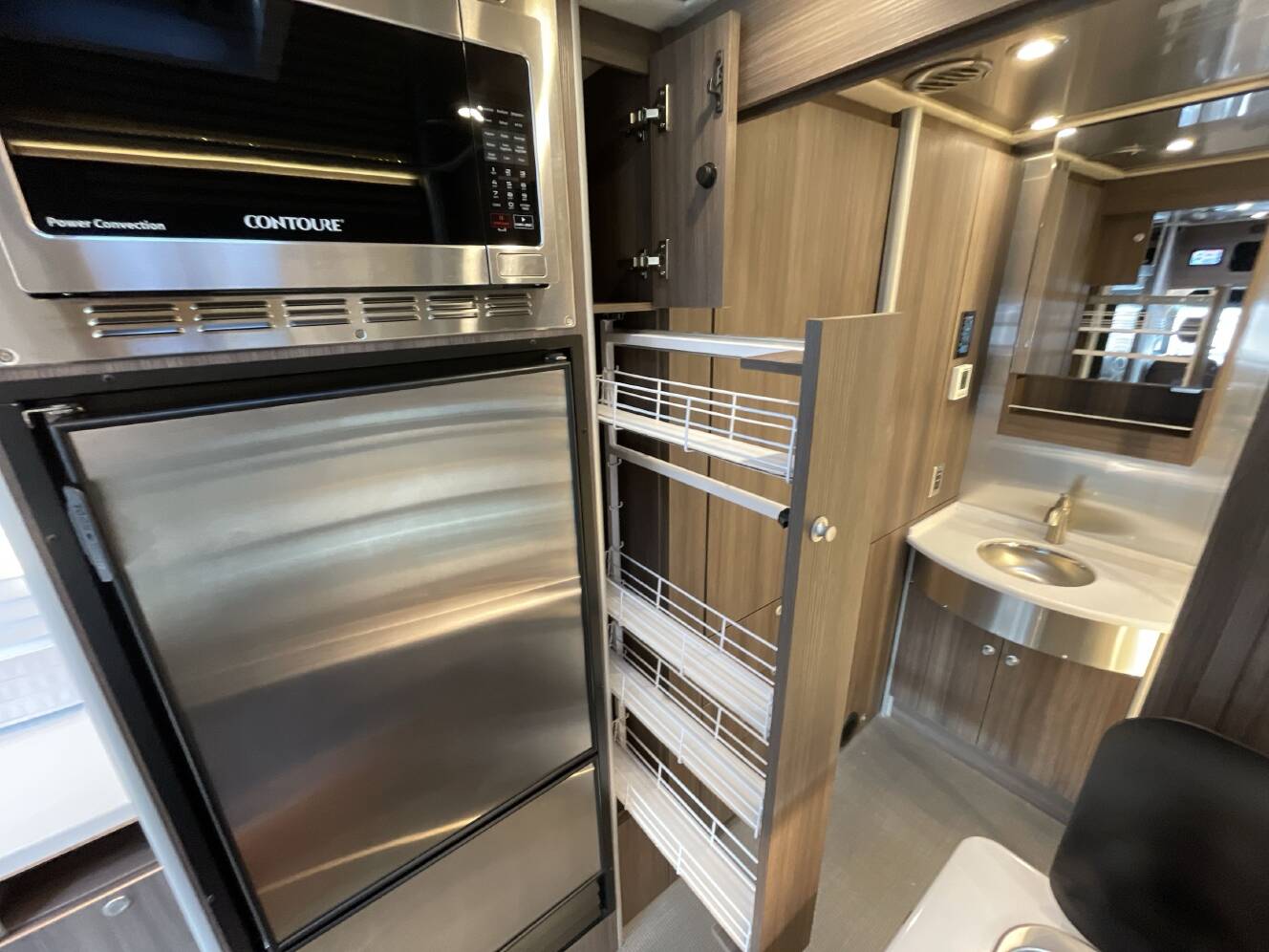 A photo of this 2022 Airstream ATLAS MURPHY SUITE