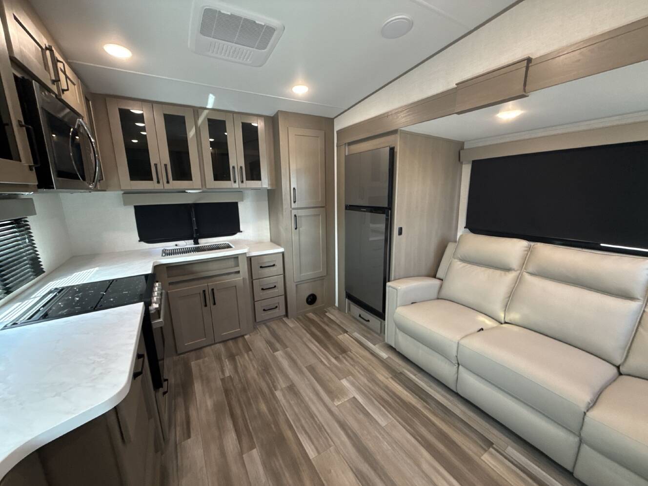 A photo of this 2025 Grand Design REFLECTION 150 SERIES 270BN