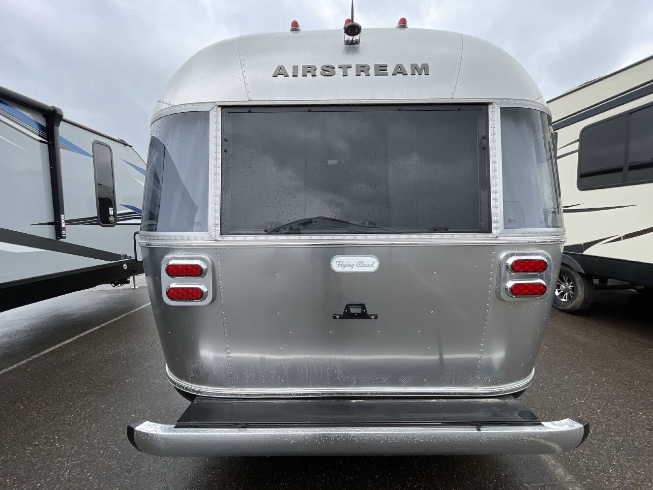 A photo of this 2022 Airstream FLYING CLOUD 27FB QUEEN