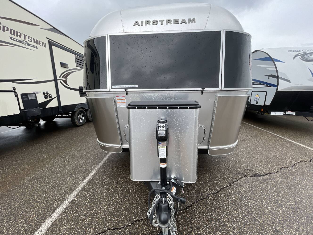 A photo of this 2022 Airstream FLYING CLOUD 27FB QUEEN