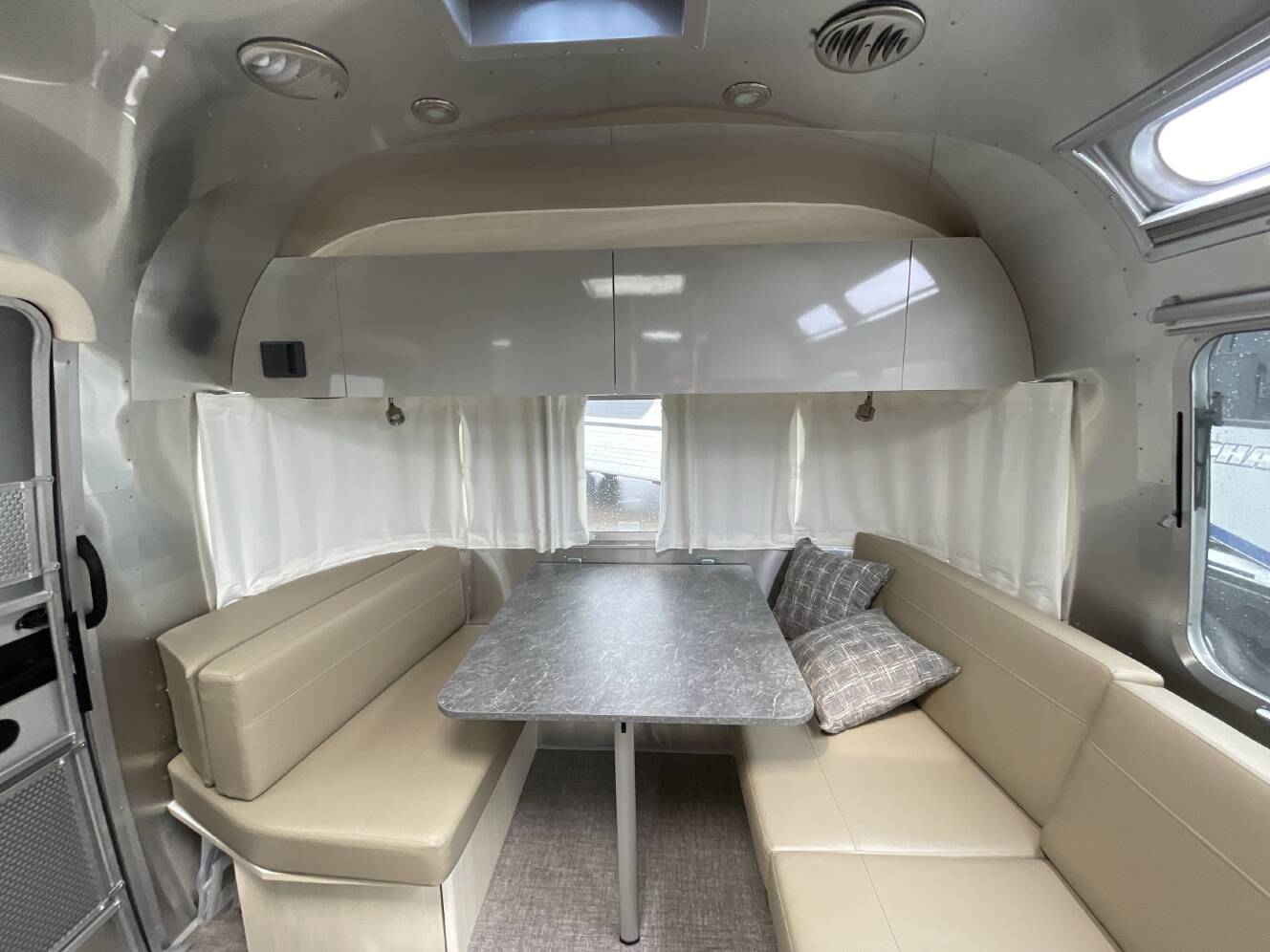 A photo of this 2022 Airstream FLYING CLOUD 27FB QUEEN