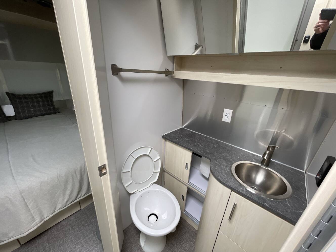 A photo of this 2022 Airstream FLYING CLOUD 27FB QUEEN