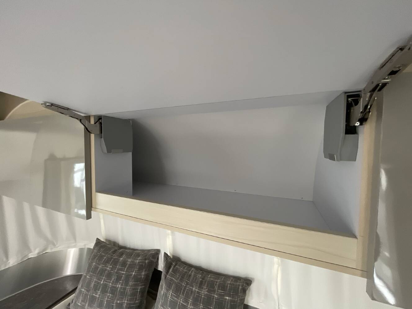 A photo of this 2022 Airstream FLYING CLOUD 27FB QUEEN