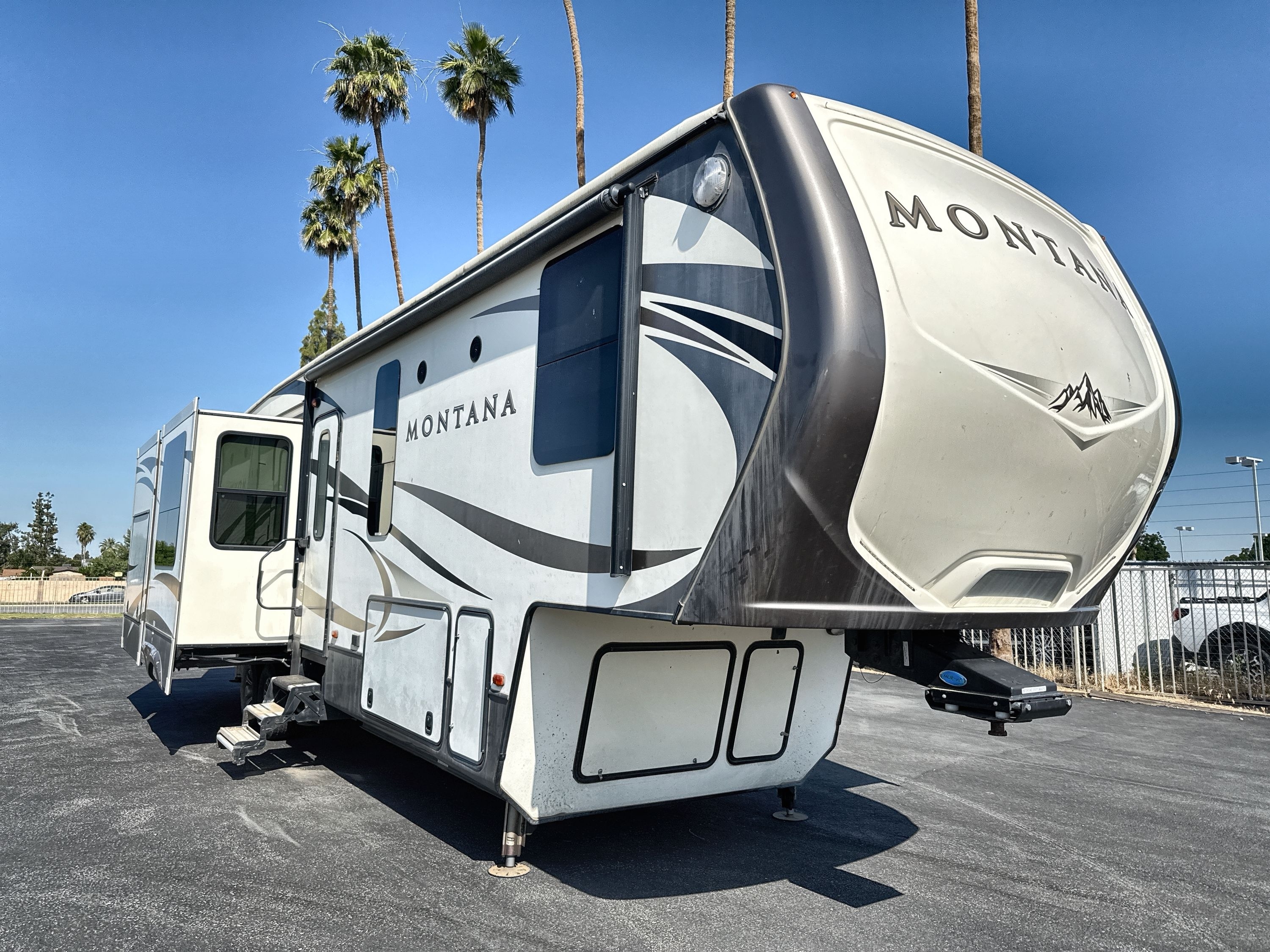 2017 Keystone MONTANA 3660RL RV