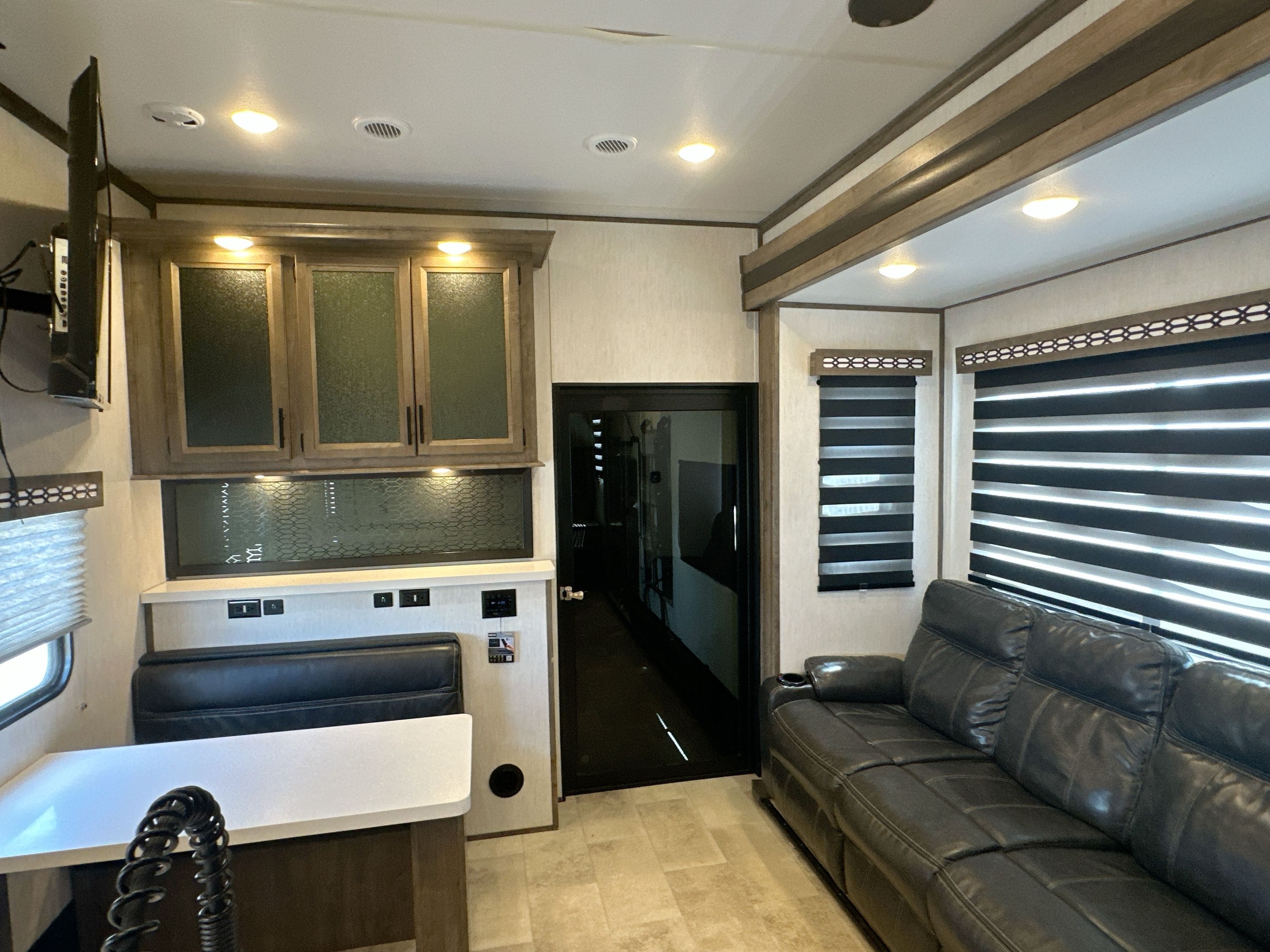 2022 Forest River ROGUE ARMORED 4007G2 in poteau OK