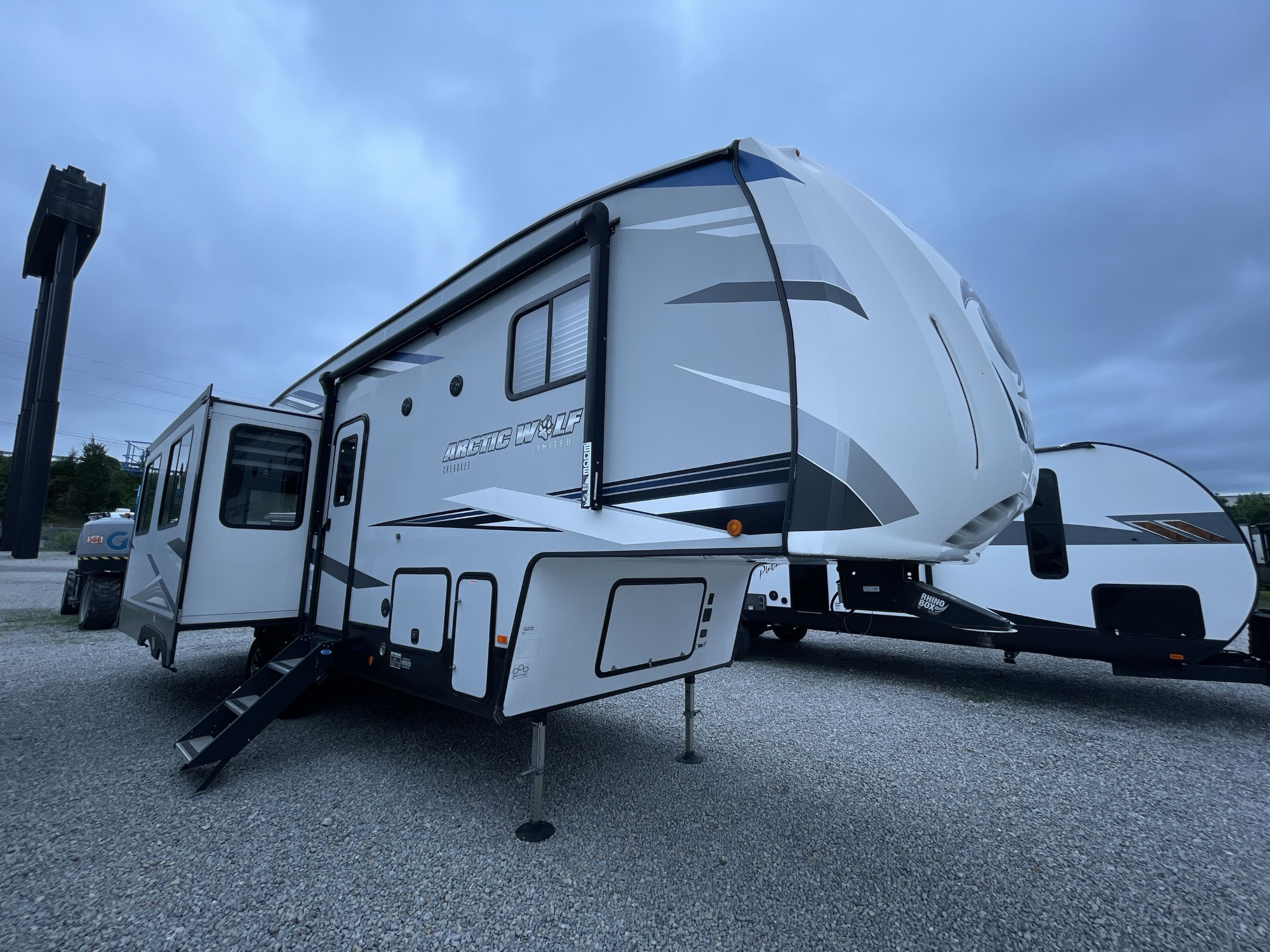 2022 Forest River ARCTIC WOLF 291RL RV