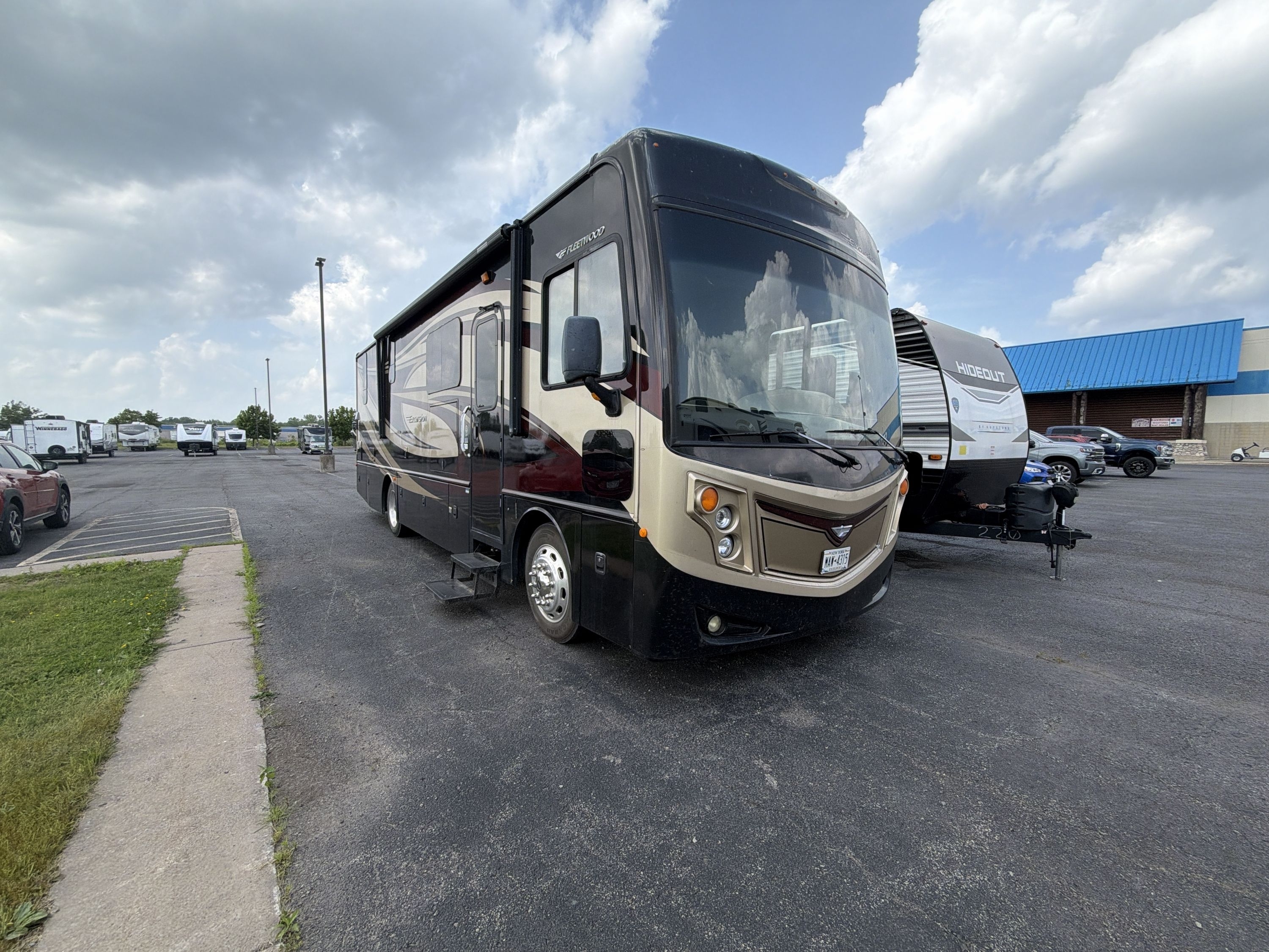 2015 Fleetwood EXCURSION 33D RV