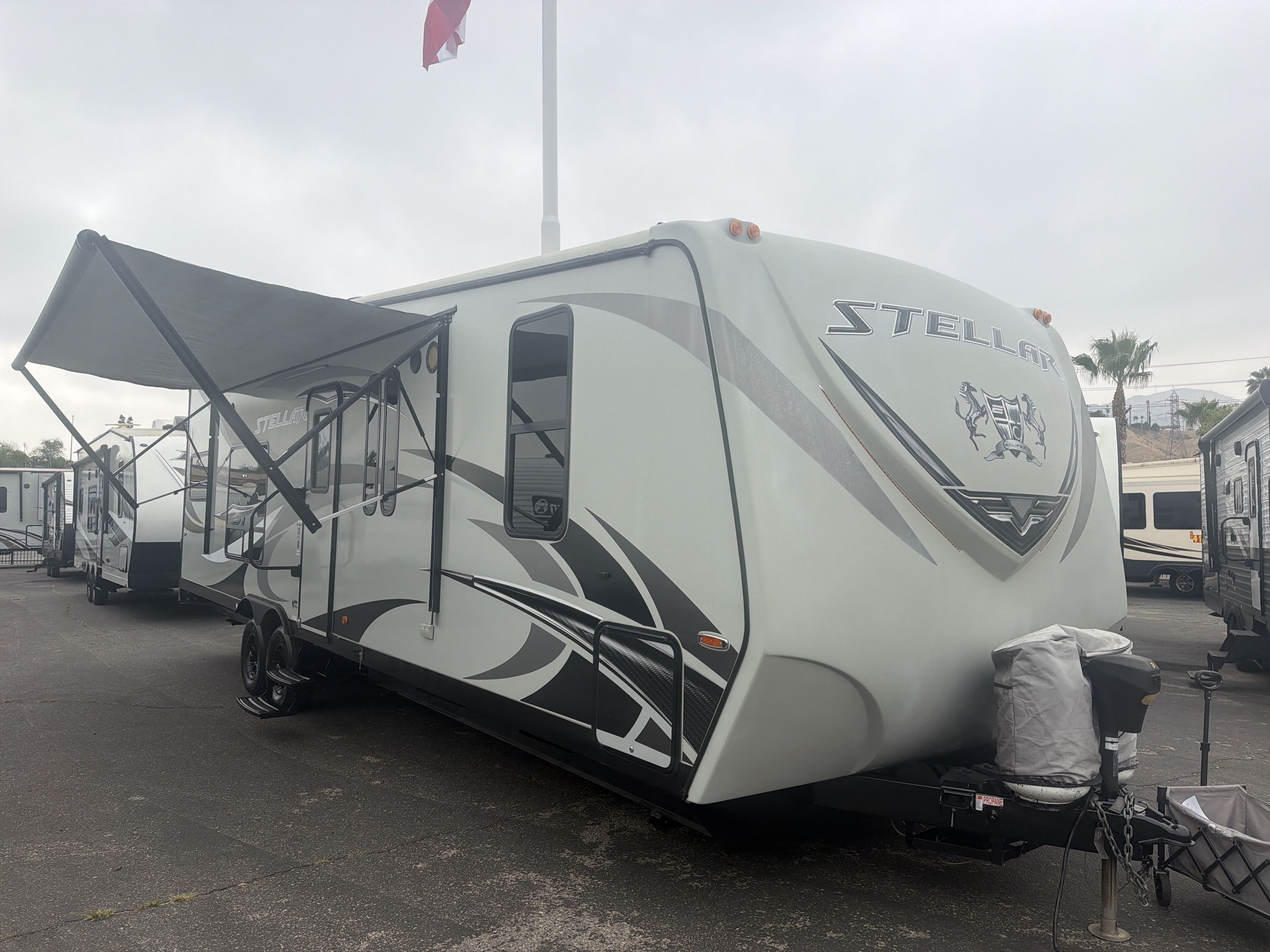 2017 Eclipse Rv STELLAR WIDE LITE 28IBLG in colton CA