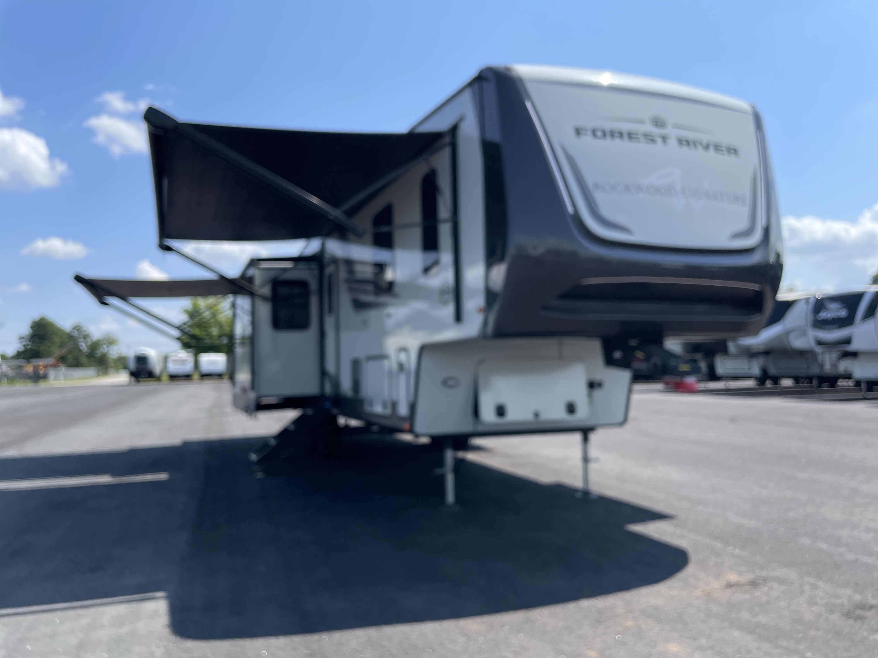 2025 Forest River ROCKWOOD SIGNATURE 371RK RV