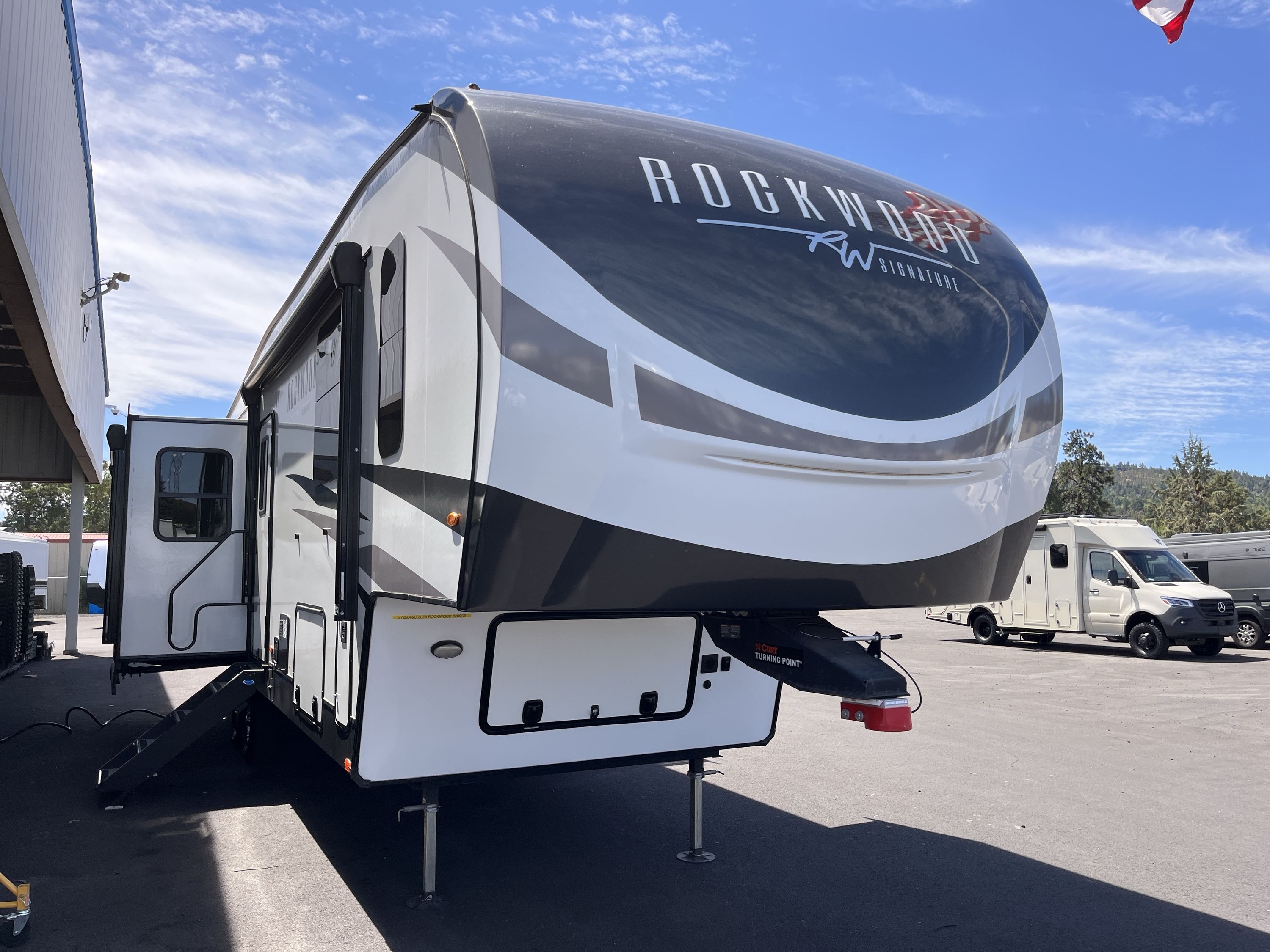 2023 Forest River ROCKWOOD SIGNATURE ULTRA LITE 8288SB in bend OR