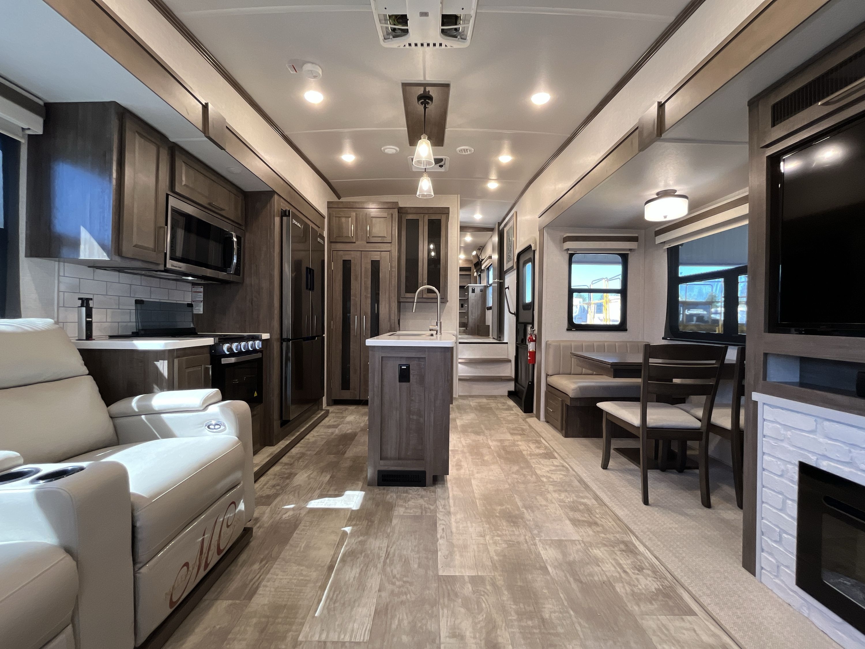 2023 Forest River ROCKWOOD SIGNATURE ULTRA LITE 8288SB in bend OR