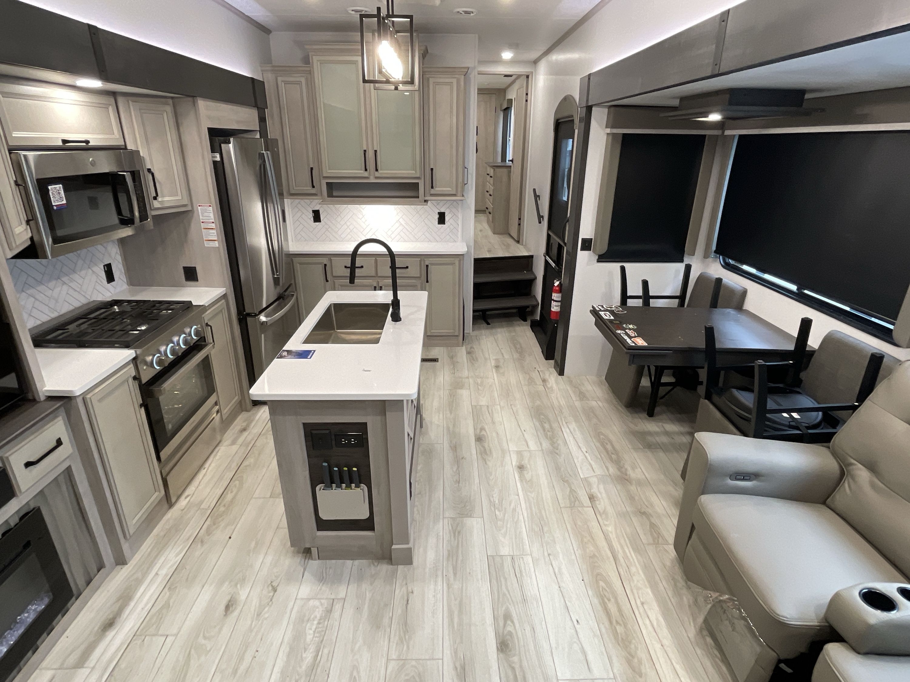 2025 Keystone MONTANA HIGH COUNTRY 381TB in apollo PA