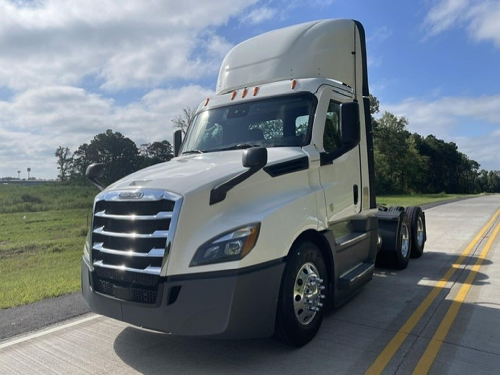 2021 FREIGHTLINER CASCADIA 126 in Bryan, TX