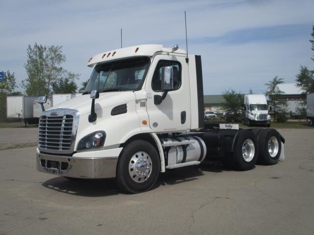 2018 FREIGHTLINER CASCADIA 113 in Saint Cloud, MN