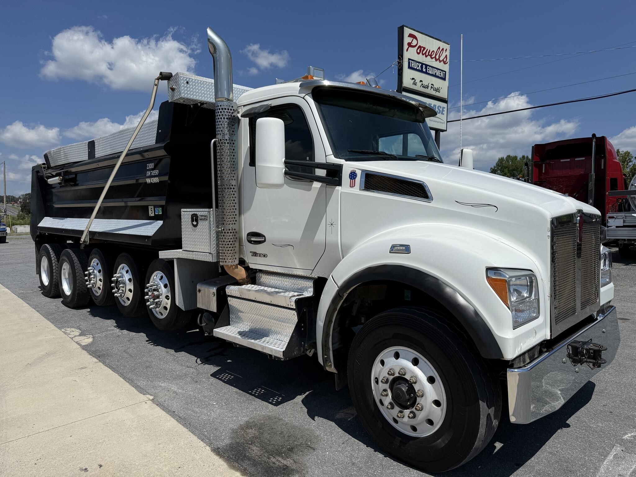 2023 KENWORTH T880 in Lynchburg, VA