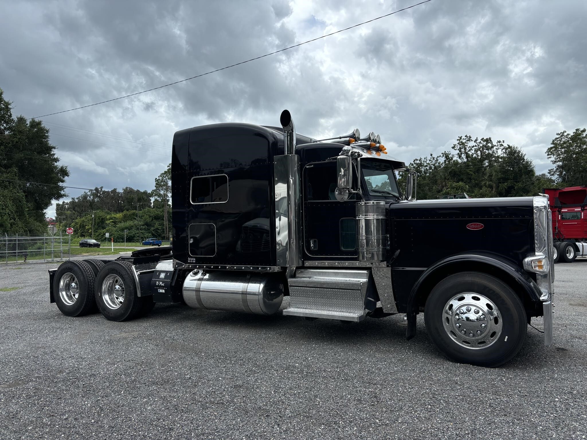 2021 PETERBILT 389 in Citra, FL