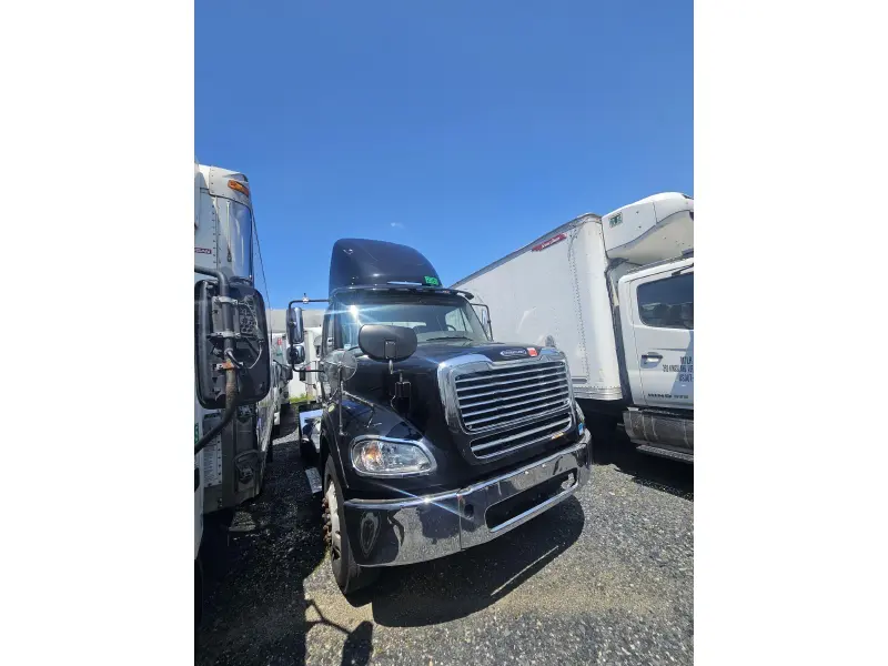 2017 FREIGHTLINER T1