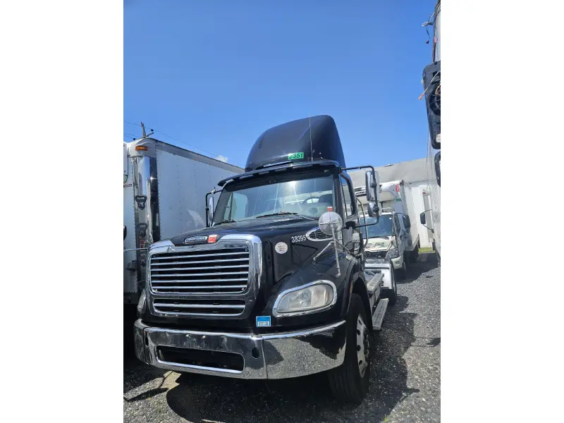 2017 FREIGHTLINER T1