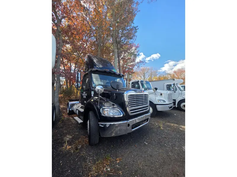 2017 FREIGHTLINER T1