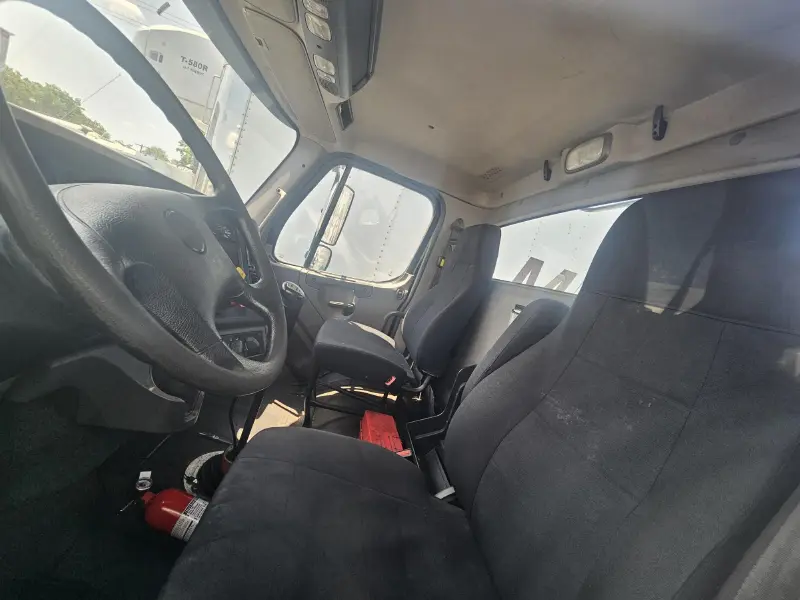 2017 FREIGHTLINER T1