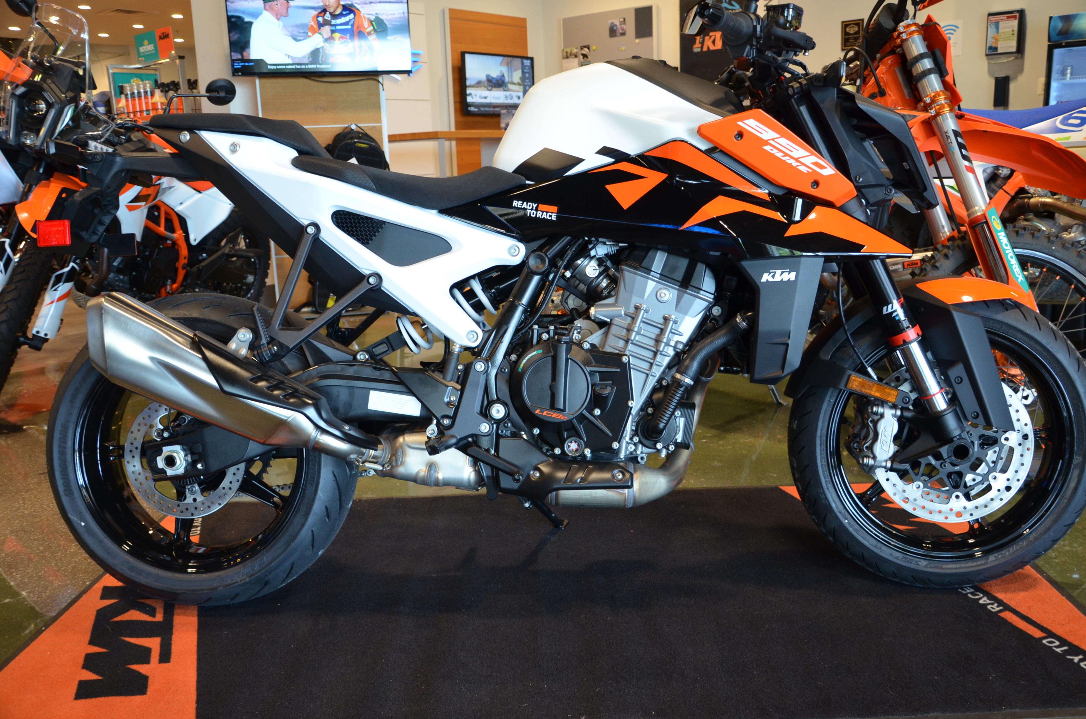 2027 KTM 990 DUKE 990 in Fredericksburg, VA