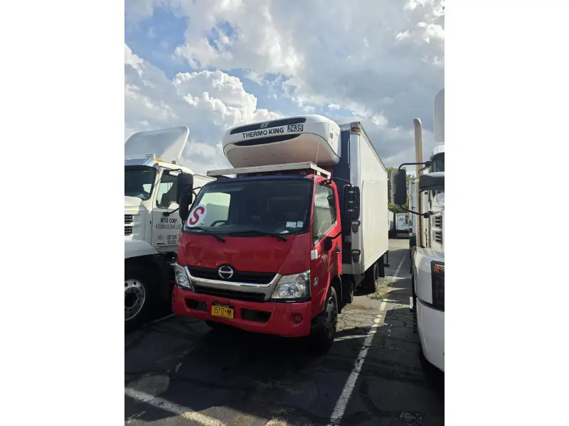 2018 HINO 195