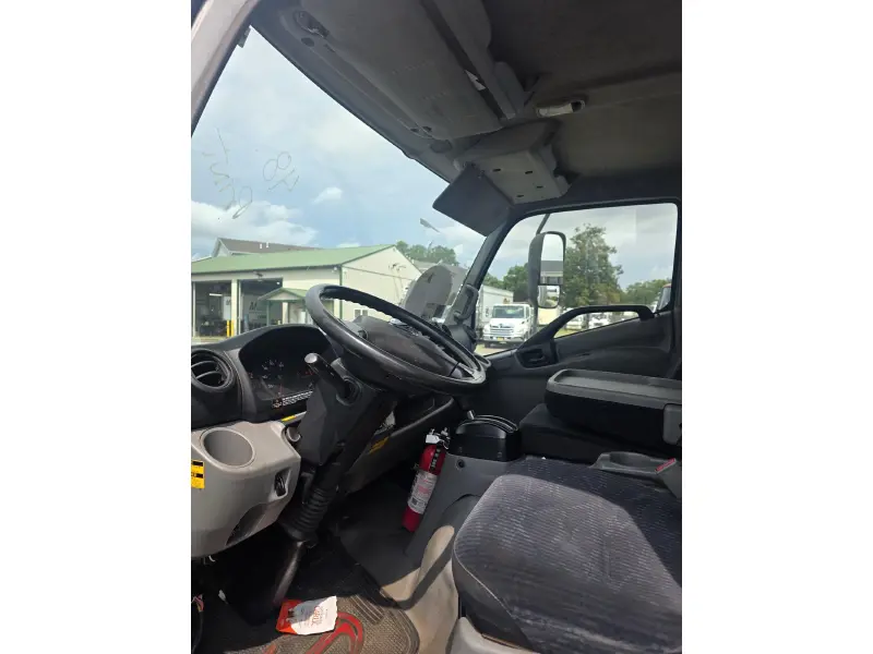 2019 HINO 195