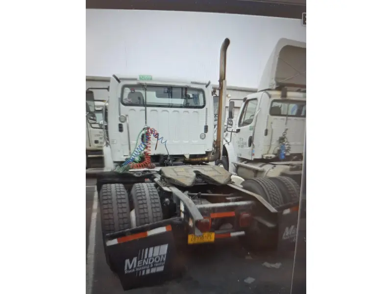 2013 FREIGHTLINER M2