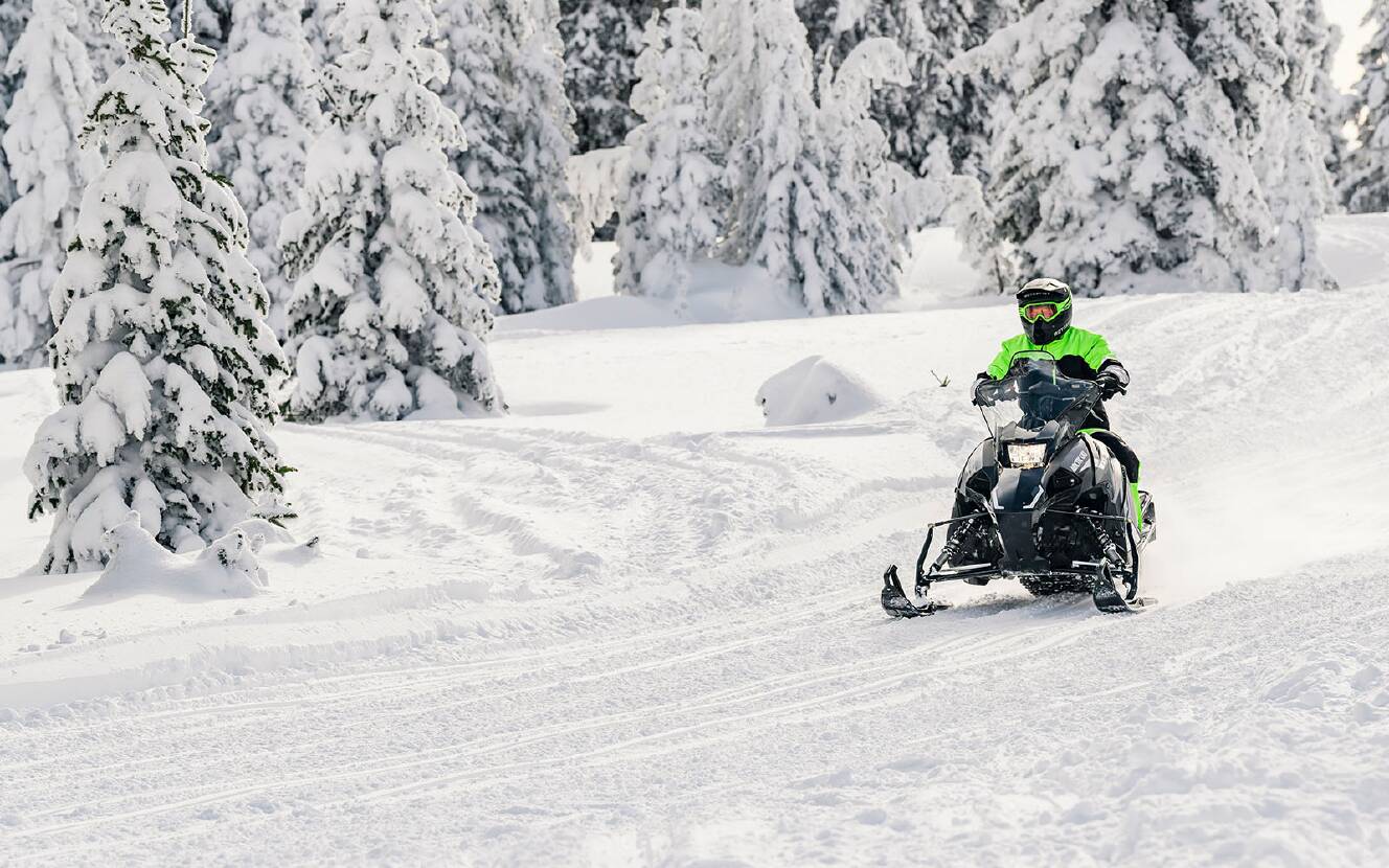A photo of this 2027 Arctic Cat JAG 400 ES