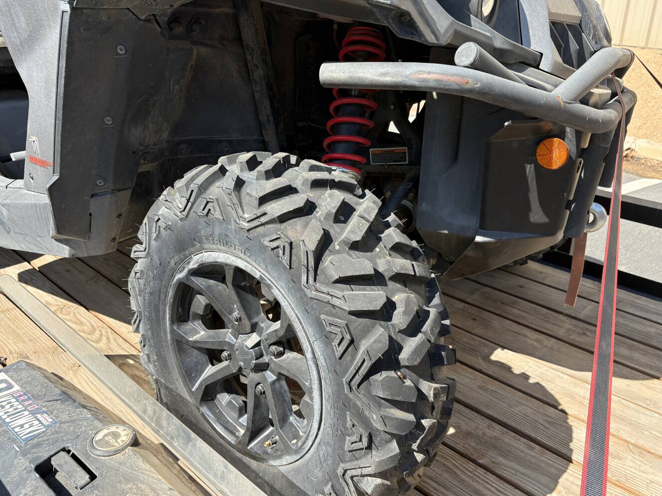A photo of this 2016 Can-Am COMMANDER 1000