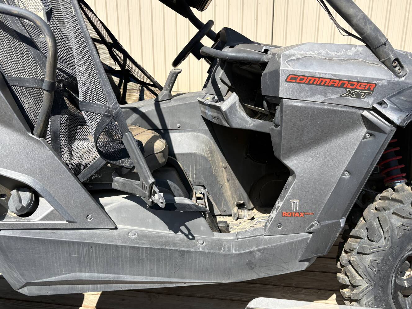 A photo of this 2016 Can-Am COMMANDER 1000