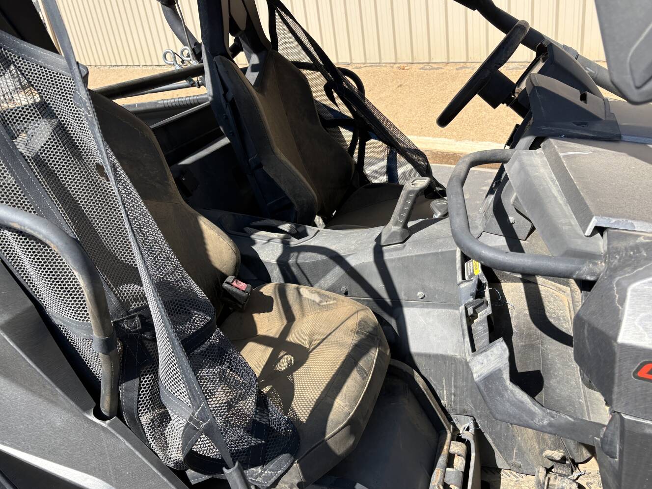 A photo of this 2016 Can-Am COMMANDER 1000
