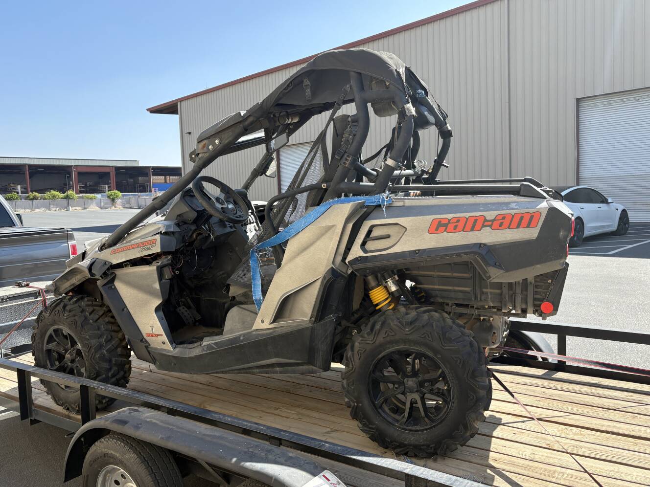 A photo of this 2016 Can-Am COMMANDER 1000