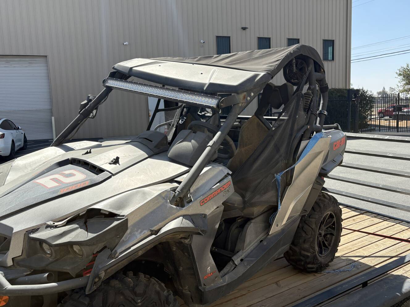 A photo of this 2016 Can-Am COMMANDER 1000