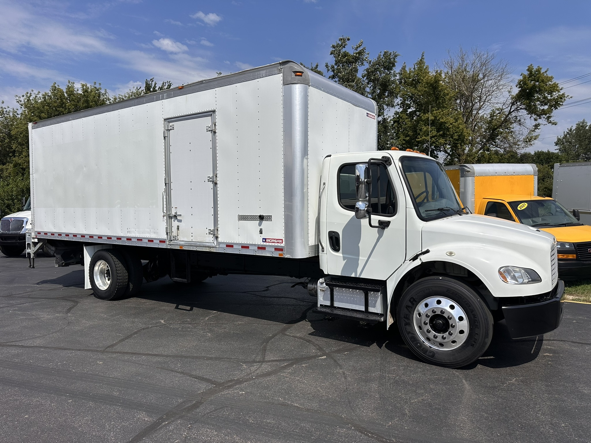 2019 FREIGHTLINER BUSINESS CLASS M2 106 in Marengo, IL