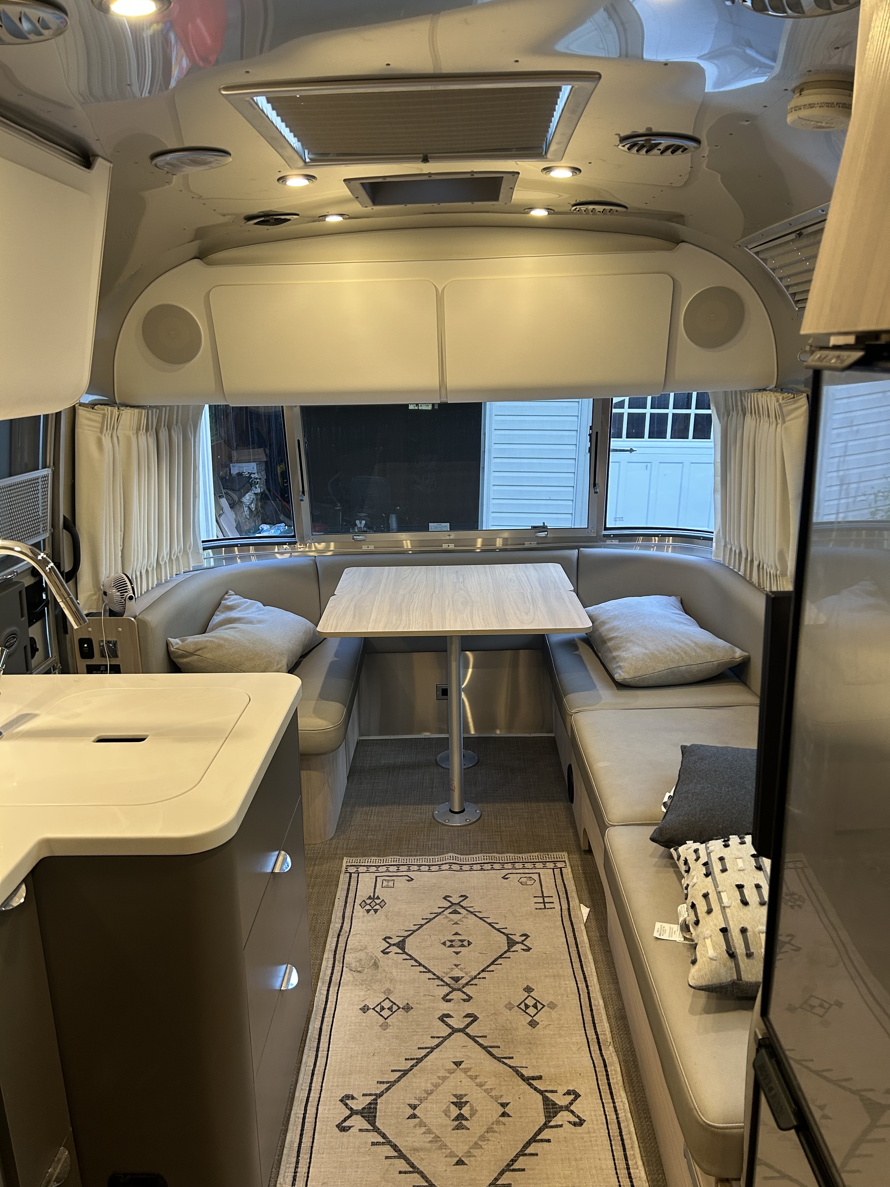 2022 Airstream GLOBETROTTER 25FBT in hollidaysburg PA