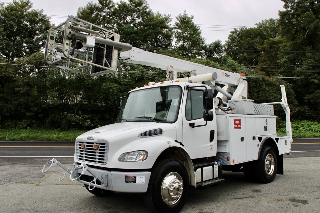 2014 FREIGHTLINER BUSINESS CLASS M2 106 in Carbondale, PA