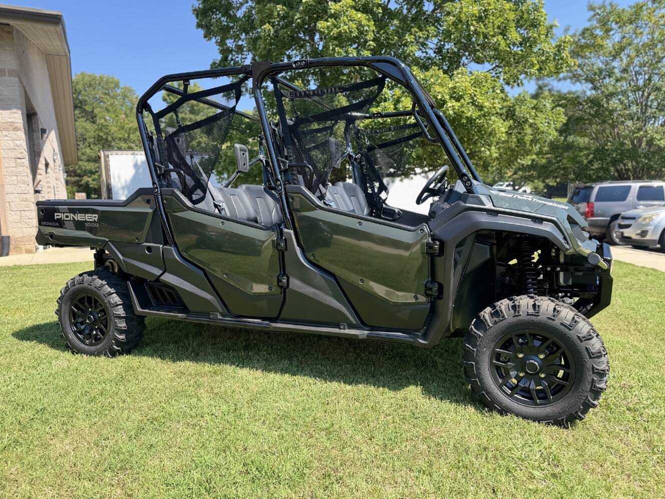A photo of this 2025 Honda PIONEER 1000-6 DELUXE CREW