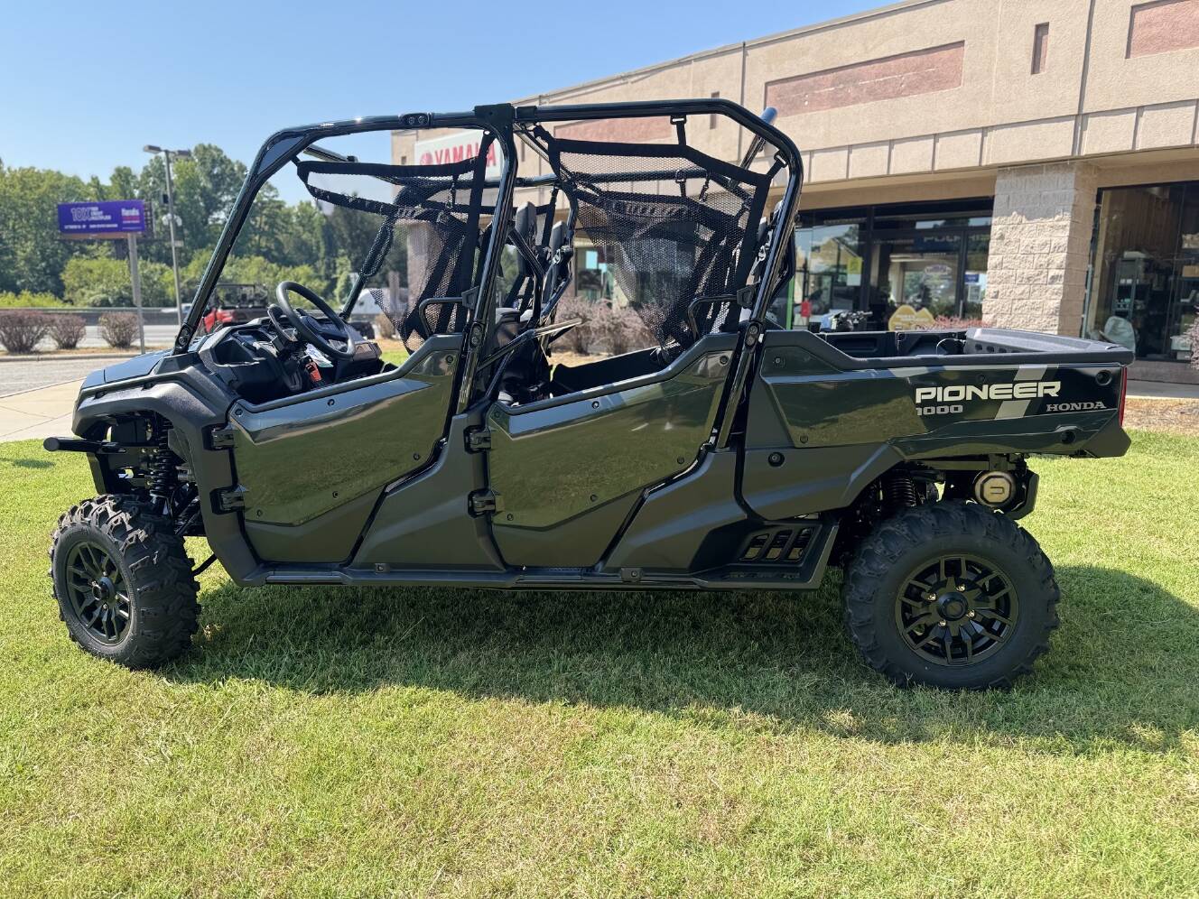 A photo of this 2025 Honda PIONEER 1000-6 DELUXE CREW