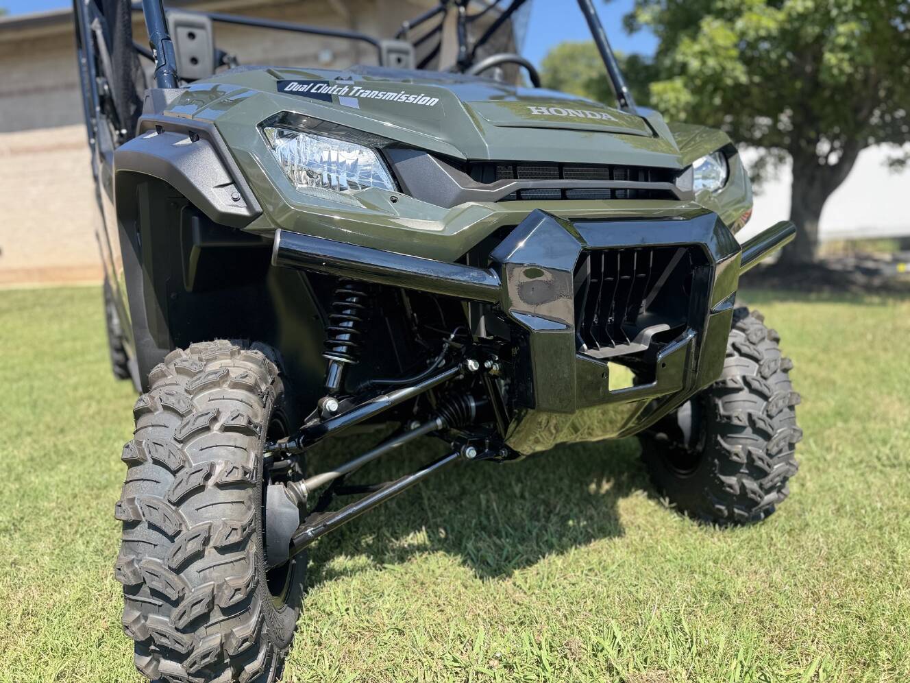 A photo of this 2025 Honda PIONEER 1000-6 DELUXE CREW