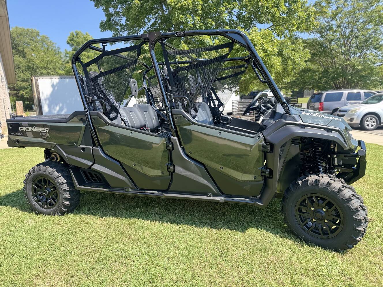 A photo of this 2025 Honda PIONEER 1000-6 DELUXE CREW